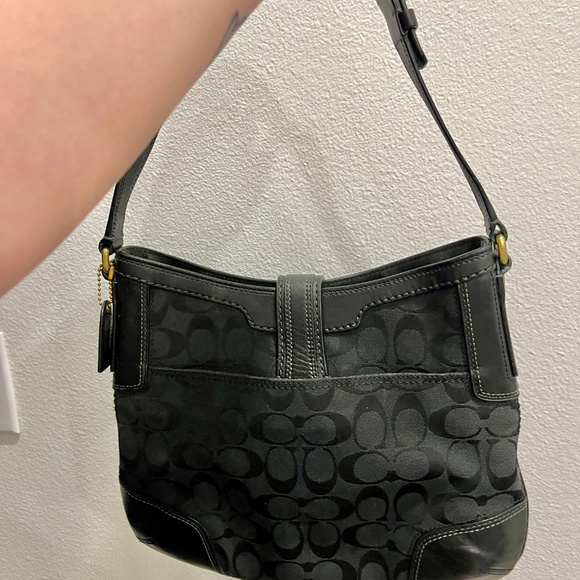Coach Legacy Hamptons Shoulder Bag - Picture 3 of 7